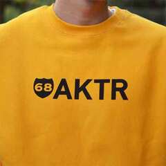 AN^[ AKTR 68xAKTR LOGO CREW SWEAT YL XEFbgoXPbg{[ jZbNX 224-108010-YL