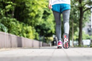 ランニングシューズとウォーキングシューズの違いとは？選び方のポイントも解説！