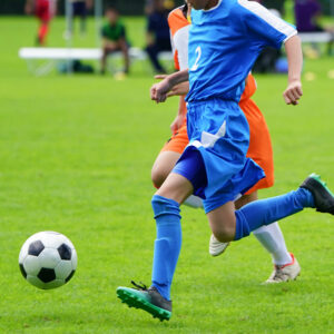 【新入生必見！】サッカーを始めるならまず揃えたい！おすすめスパイク＆用品